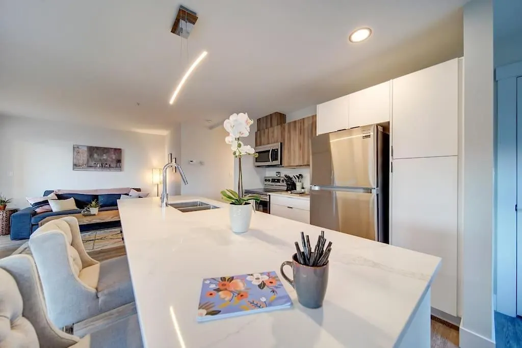 New Luxurious Brand New Modern Condo Parking Coffee Location! Halifax 0*,  Kanada