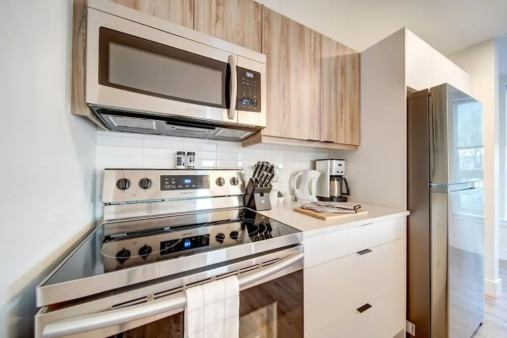 Apartament New Luxurious Brand New Modern Condo Parking Coffee Location! Halifax