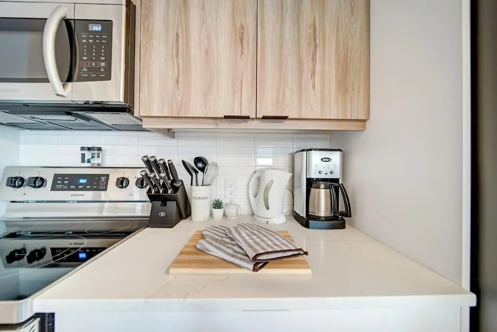 New Luxurious Brand New Modern Condo Parking Coffee Location! Halifax