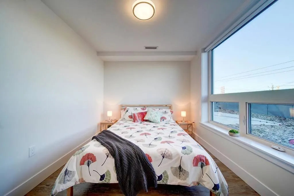 New Luxurious Brand New Modern Condo Parking Coffee Location! Halifax Apartament
