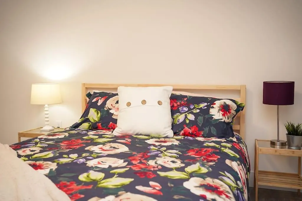 New Luxurious Brand New Modern Condo Parking Coffee Location! Halifax Kanada