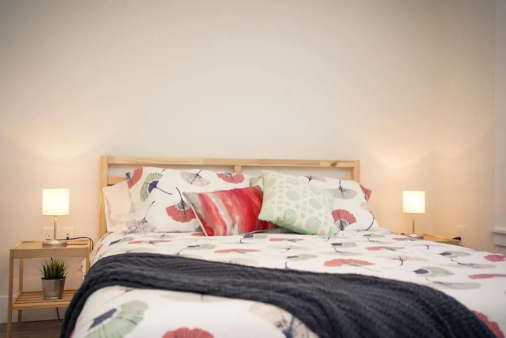 New Luxurious Brand New Modern Condo Parking Coffee Location! Halifax 0*,  Kanada