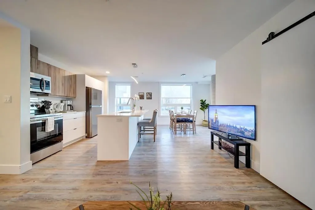 New Luxurious Brand New Modern Condo Parking Coffee Location! Halifax Apartament
