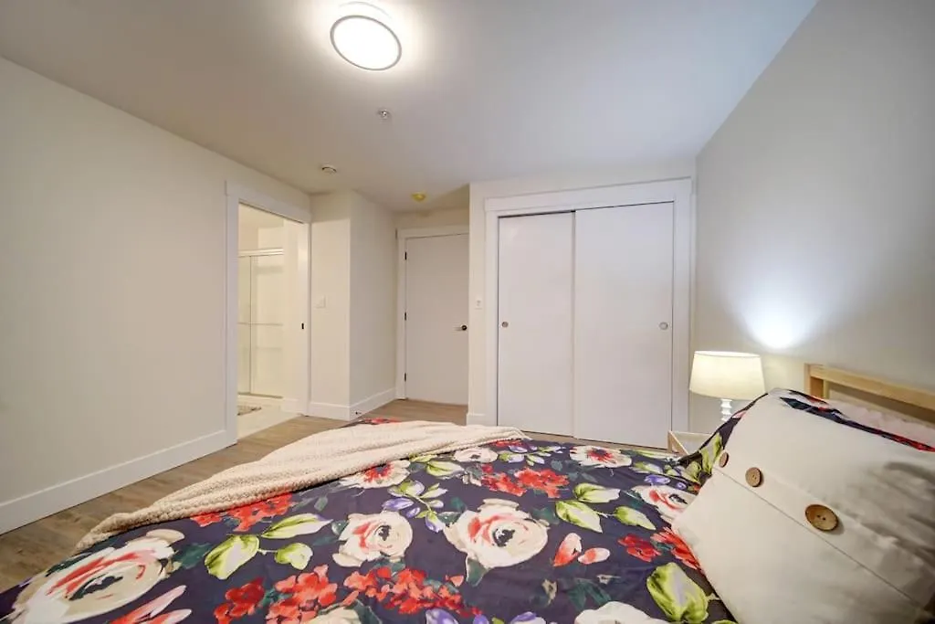 New Luxurious Brand New Modern Condo Parking Coffee Location! Halifax