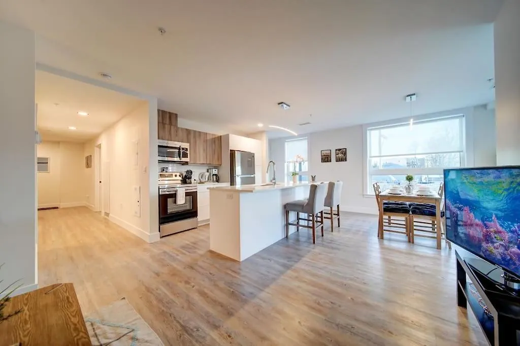 New Luxurious Brand New Modern Condo Parking Coffee Location! Halifax Kanada